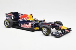 Red Bull Racing Renault RB7 #1 S. Vettel F1 World Champion Showcar 2011 Minichamps 1:18 113110271 Metal — zdjęcie 4 z 6