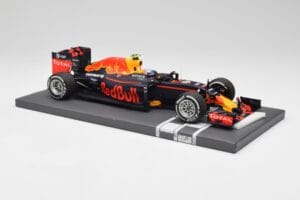 Red Bull RB12 #33 M. Verstappen Spain GP Winner 2016 Minichamps 1:18 117160333 Metal — zdjęcie 4 z 7
