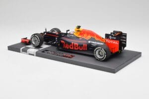 Red Bull RB12 #33 M. Verstappen Spain GP Winner 2016 Minichamps 1:18 117160333 Metal — zdjęcie 5 z 7