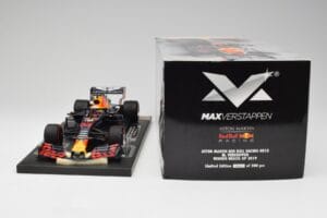 Red Bull RB15 #33 M. Verstappen Brazil GP Winner 2019 Minichamps 1:18 113191933 Metal — zdjęcie 7 z 7
