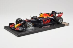 Red Bull RB16 #33 M. Verstappen Red Bull Racing 70th Anniversary GP Winner 2020 Minichamps 1:18 113200533-M1 Żywica — zdjęcie 2 z 7