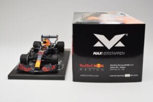 Red Bull RB16B #33 M. Verstappen Dutch GP Winner 2021 Minichamps 1:18 113212533 Metal — zdjęcie 7 z 7