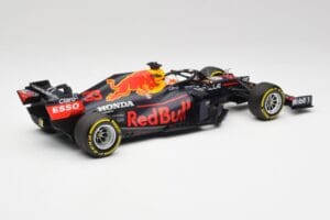 Red Bull RB16B #33 M. Verstappen Emilia Romagna GP Winner Mid Race Tyres 2021 Minichamps 1:18 110210133 Metal — zdjęcie 2 z 7