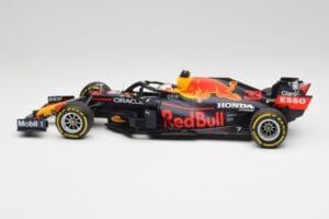 Red Bull RB16B #33 M. Verstappen Emilia Romagna GP Winner Mid Race Tyres 2021 Minichamps 1:18 110210133 Metal — zdjęcie 3 z 7