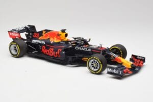 Red Bull RB16B #33 M. Verstappen Emilia Romagna GP Winner Mid Race Tyres 2021 Minichamps 1:18 110210133 Metal — zdjęcie 4 z 7
