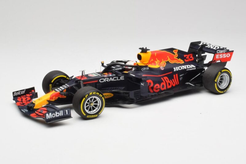 Red Bull RB16B #33 M. Verstappen Emilia Romagna GP Winner Mid Race Tyres 2021 Minichamps 1:18 110210133 Metal