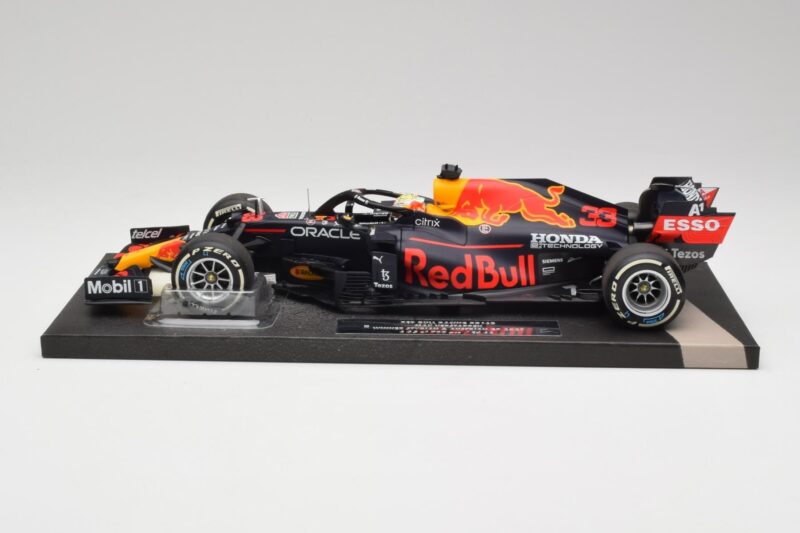 Red Bull RB16B #33 M. Verstappen Styrian & Austrian GP Winner 2021 Minichamps 1:18 113210933 Metal