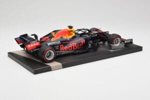 Red Bull RB16B #33 M. Verstappen Abu Dhabi GP 2021 Winner Missing Figurine & Pitboard Minichamps 1:18 113212333 Żywica — zdjęcie 3 z 7