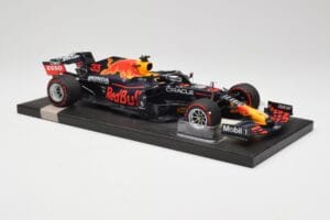 Red Bull RB16B #33 M. Verstappen Abu Dhabi GP 2021 Winner Missing Figurine & Pitboard Minichamps 1:18 113212333 Żywica — zdjęcie 4 z 7