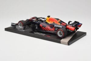 Red Bull RB16B #33 M. Verstappen Abu Dhabi GP 2021 Winner Missing Figurine & Pitboard Minichamps 1:18 113212333 Żywica — zdjęcie 5 z 7