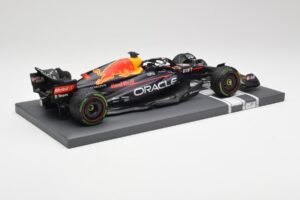 Red Bull RB18 #1 M. Verstappen Japan GP Winner No Figure 2022 Minichamps 1:18 113221801B Metal — zdjęcie 3 z 7