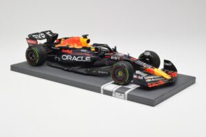 Red Bull RB18 #1 M. Verstappen Japan GP Winner No Figure 2022 Minichamps 1:18 113221801B Metal — zdjęcie 4 z 7