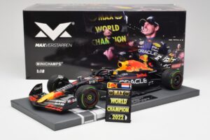 Red Bull RB18 #1 M. Verstappen Japan GP Winner No Figure & Pitboard 2022 Minichamps 1:18 113221801FB Metal — zdjęcie 6 z 7