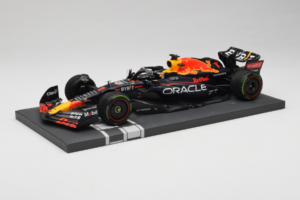 Red Bull Racing RB18 #1 M. Verstappen Japan GP Winner 2022 Minichamps 1:18 113221801FB-R1 Metal — zdjęcie 2 z 8