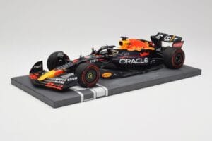 Red Bull RB18 Oracle #1 M. Verstappen Italian GP 2022 Winner Minichamps 1:18 113221601 Żywica — zdjęcie 2 z 7