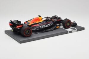 Red Bull RB18 Oracle #1 M. Verstappen Italian GP 2022 Winner Minichamps 1:18 113221601 Żywica — zdjęcie 3 z 7