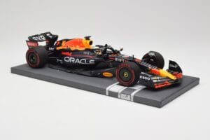 Red Bull RB18 Oracle #1 M. Verstappen Italian GP 2022 Winner Minichamps 1:18 113221601 Żywica — zdjęcie 4 z 7