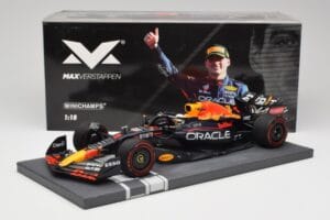 Red Bull RB18 Oracle #1 M. Verstappen Italian GP 2022 Winner Minichamps 1:18 113221601 Żywica — zdjęcie 7 z 7