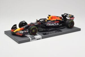Red Bull RB18 Oracle #1 M. Verstappen Japanese GP 2022 World Champion Minichamps 1:18 113221801 Żywica — zdjęcie 2 z 7