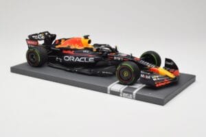 Red Bull RB18 Oracle #1 M. Verstappen Japanese GP 2022 World Champion Minichamps 1:18 113221801 Żywica — zdjęcie 4 z 7