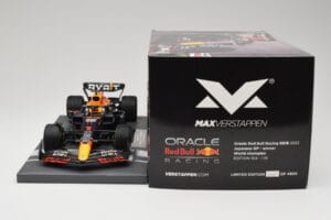 Red Bull RB18 Oracle #1 M. Verstappen Japanese GP 2022 World Champion Minichamps 1:18 113221801 Żywica — zdjęcie 6 z 7