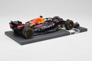 Red Bull RB18 Oracle #1 M. Verstappen US GP 2022 Winner Minichamps 1:18 113221901 Żywica — zdjęcie 3 z 7