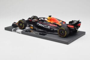 Red Bull RB18 Oracle #1 M. Verstappen US GP 2022 Winner Minichamps 1:18 113221901 Żywica — zdjęcie 5 z 7