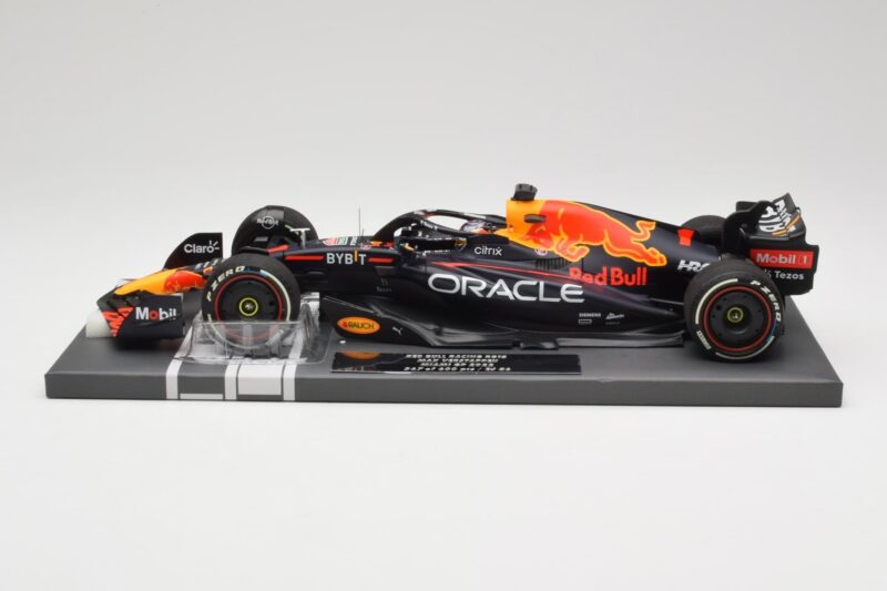 Red Bull RB18 #1 M. Verstappen Miami GP 2022 Winner Minichamps 1:18 113220301 Żywica