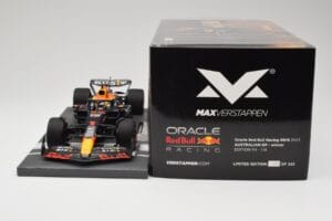 Red Bull RB19 Oracle #1 M. Verstappen Australian GP 2023 Winner Minichamps 1:18 113230301 Żywica — zdjęcie 6 z 7