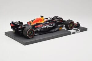 Red Bull RB19 Oracle #1 M. Verstappen Bahrain GP 2023 Winner Minichamps 1:18 113230201 Żywica — zdjęcie 3 z 7