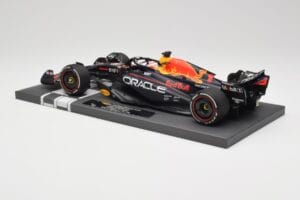 Red Bull RB19 Oracle #1 M. Verstappen Bahrain GP 2023 Winner Minichamps 1:18 113230201 Żywica — zdjęcie 5 z 7