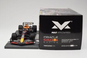 Red Bull RB19 Oracle #1 M. Verstappen Bahrain GP 2023 Winner Minichamps 1:18 113230201 Żywica — zdjęcie 6 z 7