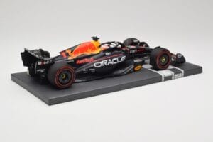 Red Bull RB19 Oracle #1 M. Verstappen British GP 2023 Winner Minichamps 1:18 113231101 Żywica — zdjęcie 3 z 7