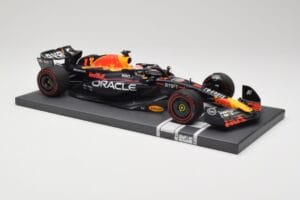 Red Bull RB19 Oracle #1 M. Verstappen British GP 2023 Winner Minichamps 1:18 113231101 Żywica — zdjęcie 4 z 7