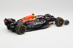 Red Bull RB19 #11 S. Perez Italian GP 2nd 2023 Minichamps 1:18 110231511 Metal — zdjęcie 5 z 6