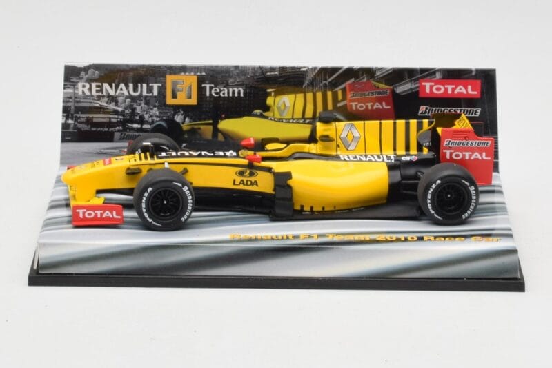 Renault R30 #11 R. Kubica Race Car 2010 Minichamps 1:43 403100081 Metal