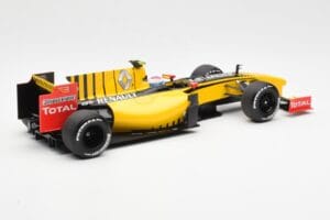 Renault F1 Team R30 #11 V. Petrov Showcar F1 2010 Minichamps 1:18 150100082 Metal — zdjęcie 2 z 6