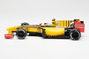 Renault F1 Team R30 #11 V. Petrov Showcar F1 2010 Minichamps 1:18 150100082 Metal — zdjęcie 3 z 6