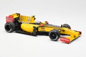 Renault F1 Team R30 #11 V. Petrov Showcar F1 2010 Minichamps 1:18 150100082 Metal — zdjęcie 4 z 6