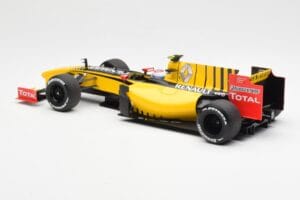 Renault F1 Team R30 #11 V. Petrov Showcar F1 2010 Minichamps 1:18 150100082 Metal — zdjęcie 5 z 6