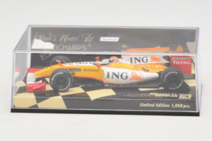 Renault R29 #8 N. Piquet Jr. Showcar F1 2009 Minichamps 1:43 400090078 Metal — zdjęcie 4 z 5