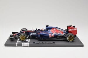 Scuderia Toro Rosso STR10 Renault #33 M. Verstappen Australian GP 2015 Minichamps 1:18 117150033 Żywica