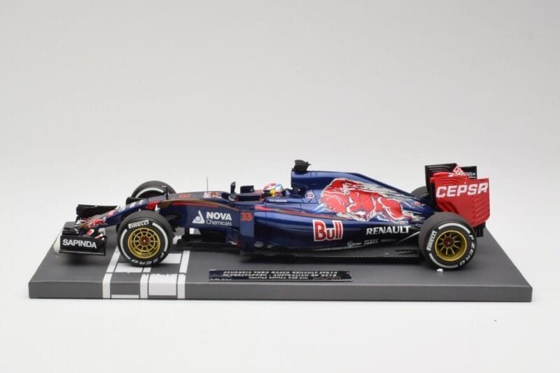 Scuderia Toro Rosso STR10 Renault #33 M. Verstappen Australian GP 2015 Minichamps 1:18 117150033 Żywica