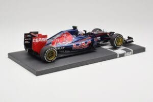 Scuderia Toro Rosso STR10 Renault #33 M. Verstappen Australian GP 2015 Minichamps 1:18 117150033 Żywica — zdjęcie 3 z 7