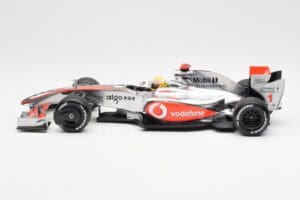 McLaren MP4-24 #1 L. Hamilton 2009 Dealer Edition Minichamps 1:18 503091801 Metal — zdjęcie 3 z 6
