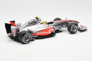 Vodafone McLaren Mercedes MP4-25 #3 L. Hamilton F1 Showcar 2010 Minichamps 1:18 530101872 Metal — zdjęcie 2 z 6