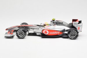Vodafone McLaren Mercedes MP4-25 #3 L. Hamilton F1 Showcar 2010 Minichamps 1:18 530101872 Metal — zdjęcie 3 z 6