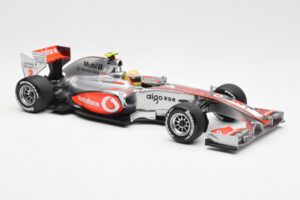 Vodafone McLaren Mercedes MP4-25 #3 L. Hamilton F1 Showcar 2010 Minichamps 1:18 530101872 Metal — zdjęcie 4 z 6