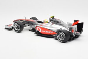 Vodafone McLaren Mercedes MP4-25 #3 L. Hamilton F1 Showcar 2010 Minichamps 1:18 530101872 Metal — zdjęcie 5 z 6