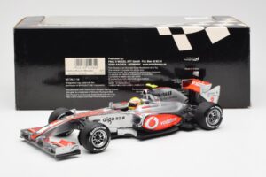 Vodafone McLaren Mercedes MP4-25 #3 L. Hamilton F1 Showcar 2010 Minichamps 1:18 530101872 Metal — zdjęcie 6 z 6